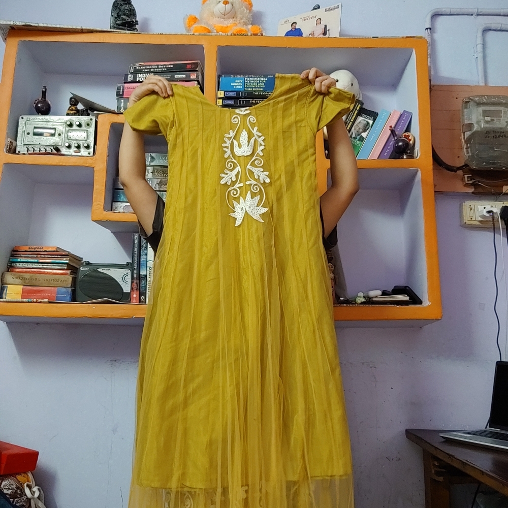 Pretty green anarkhali dress with white flowers and lace on the bottom. - Size M - Picture 3 of 8